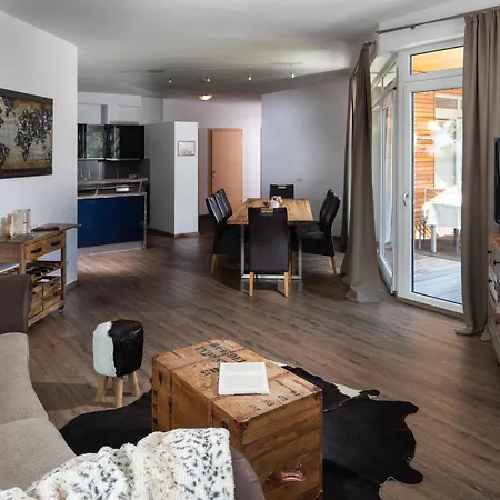 Apparthaus & Hofer Apartment
