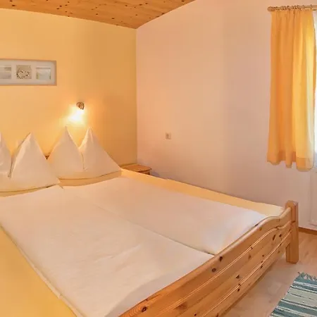 Apparthaus & Hofer アパート *