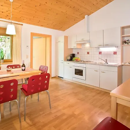 Apparthaus & Hofer アパート *