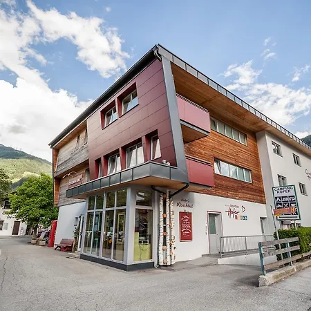 Apparthaus & Hofer アパート